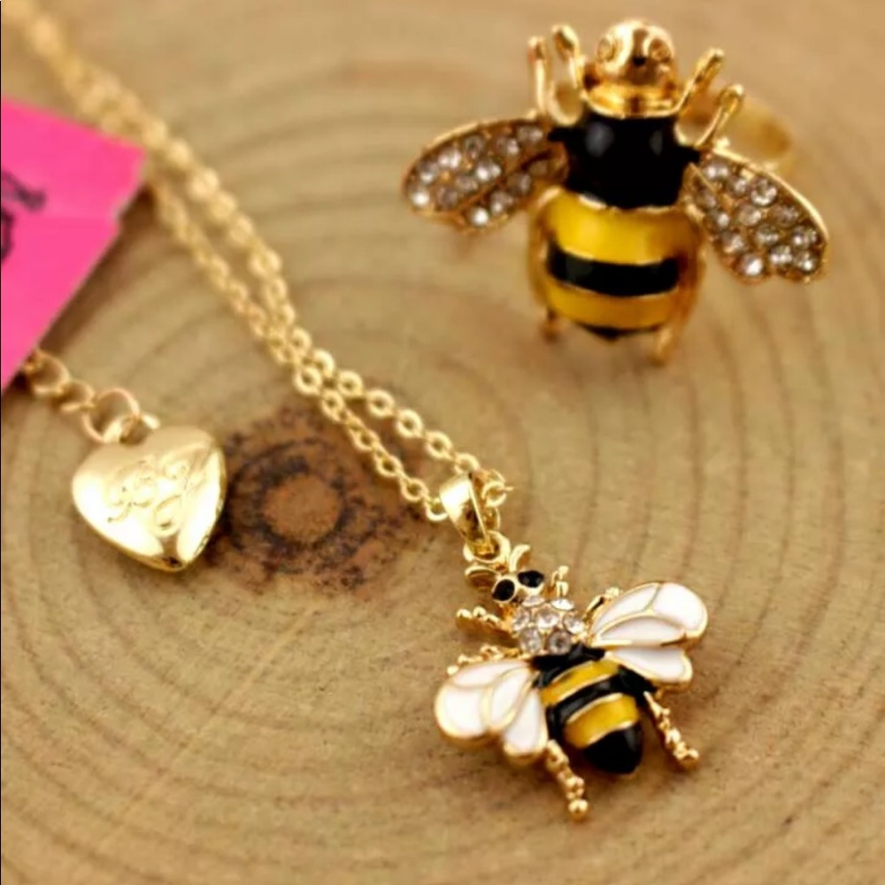 NWT Betsy Johnson Bee Pendant Necklace & Ring - Picture 2 of 13